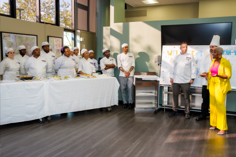  KCC alum Chef Shelly Flash '15 shares advice and inspiration during Chef Michael DiGiovanni's catering class's practical exam that also served as an after-hours networking event with local business leaders.&nbsp;